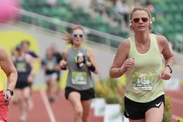 Featured image of Dinghy bartender, Liz Mulkeen, running in Oregon's Eugene Marathon.
