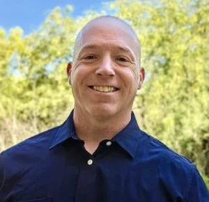 Headshot of Jonathan Rosenthal, IOP's gold course's new Director of Operations.
